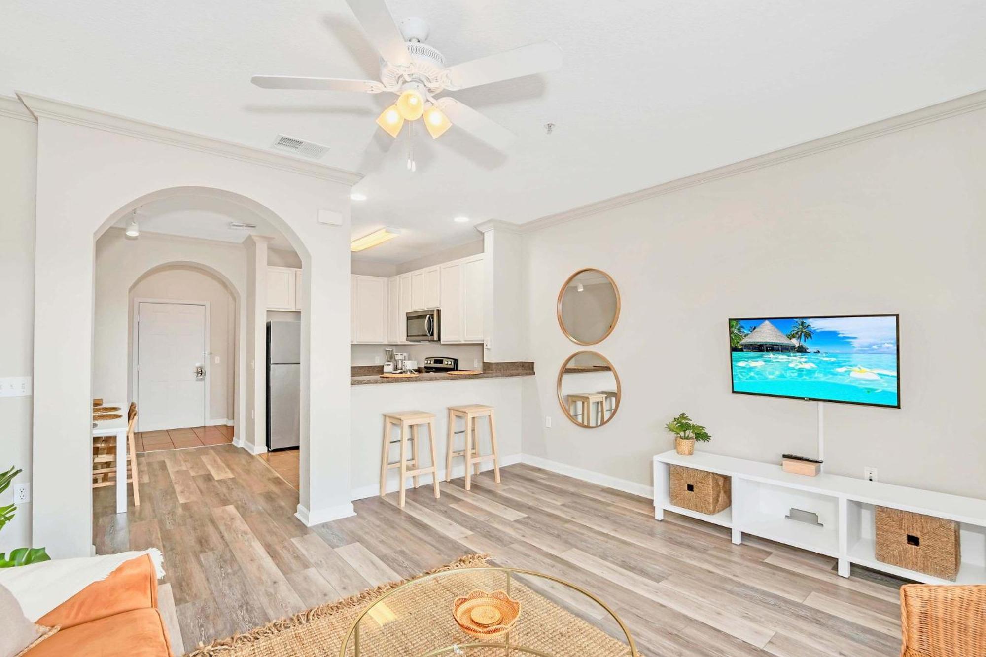 Upscale 3br W Pool And Hot Tub - Near Holiday home *