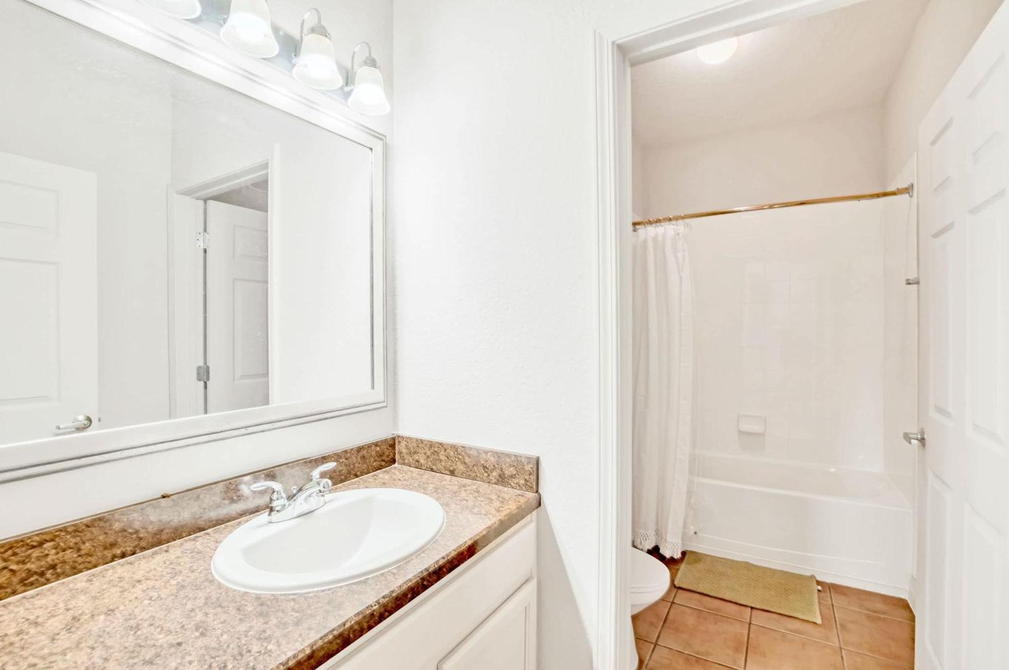 Upscale 3br W Pool And Hot Tub - Near Holiday home