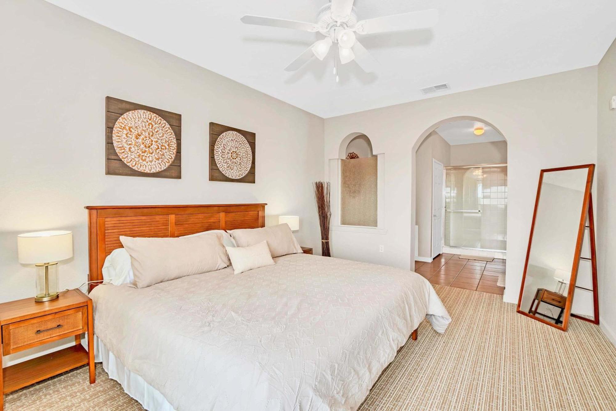 Holiday home Upscale 3br W Pool And Hot Tub - Near