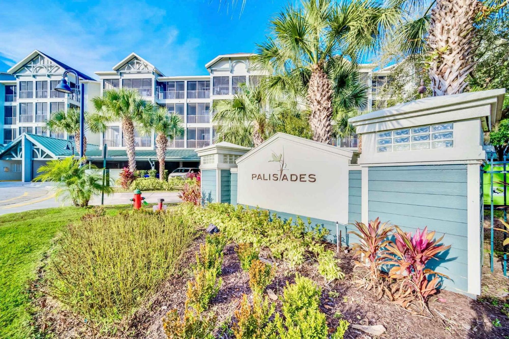 Upscale 3br W Pool And Hot Tub - Near Holiday home *