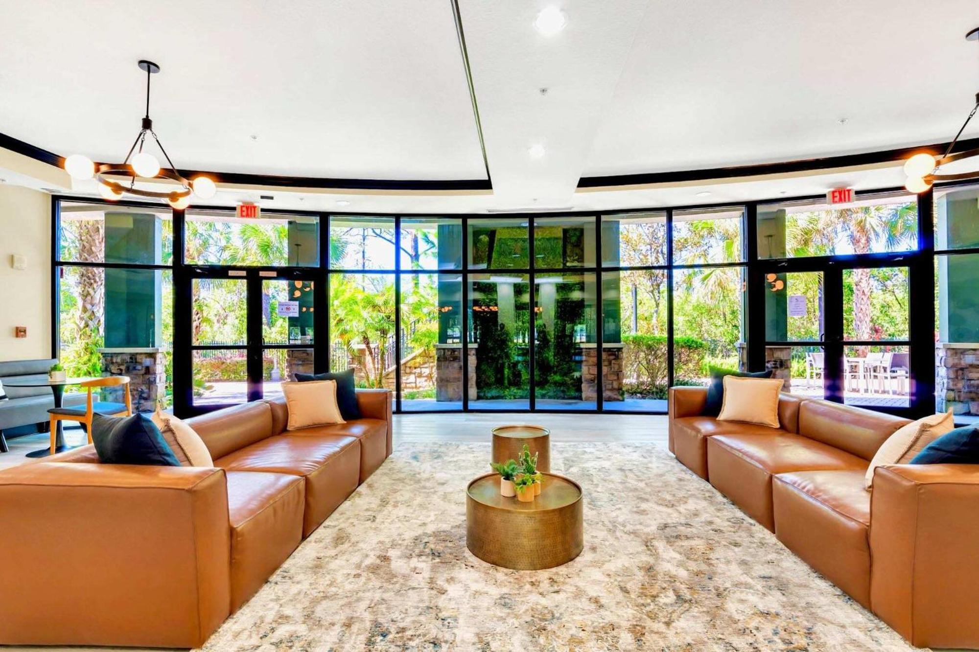 Holiday home Upscale 3br W Pool And Hot Tub - Near *