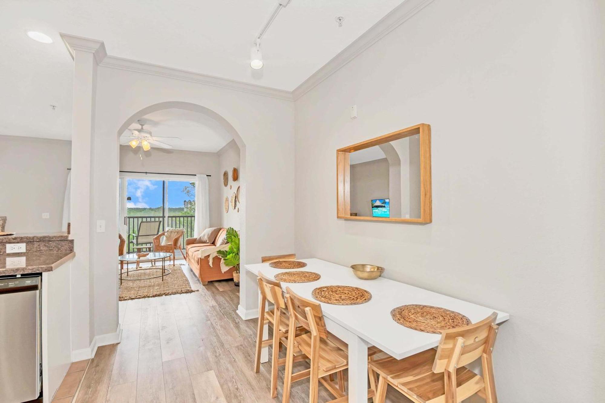 Upscale 3br W Pool And Hot Tub - Near