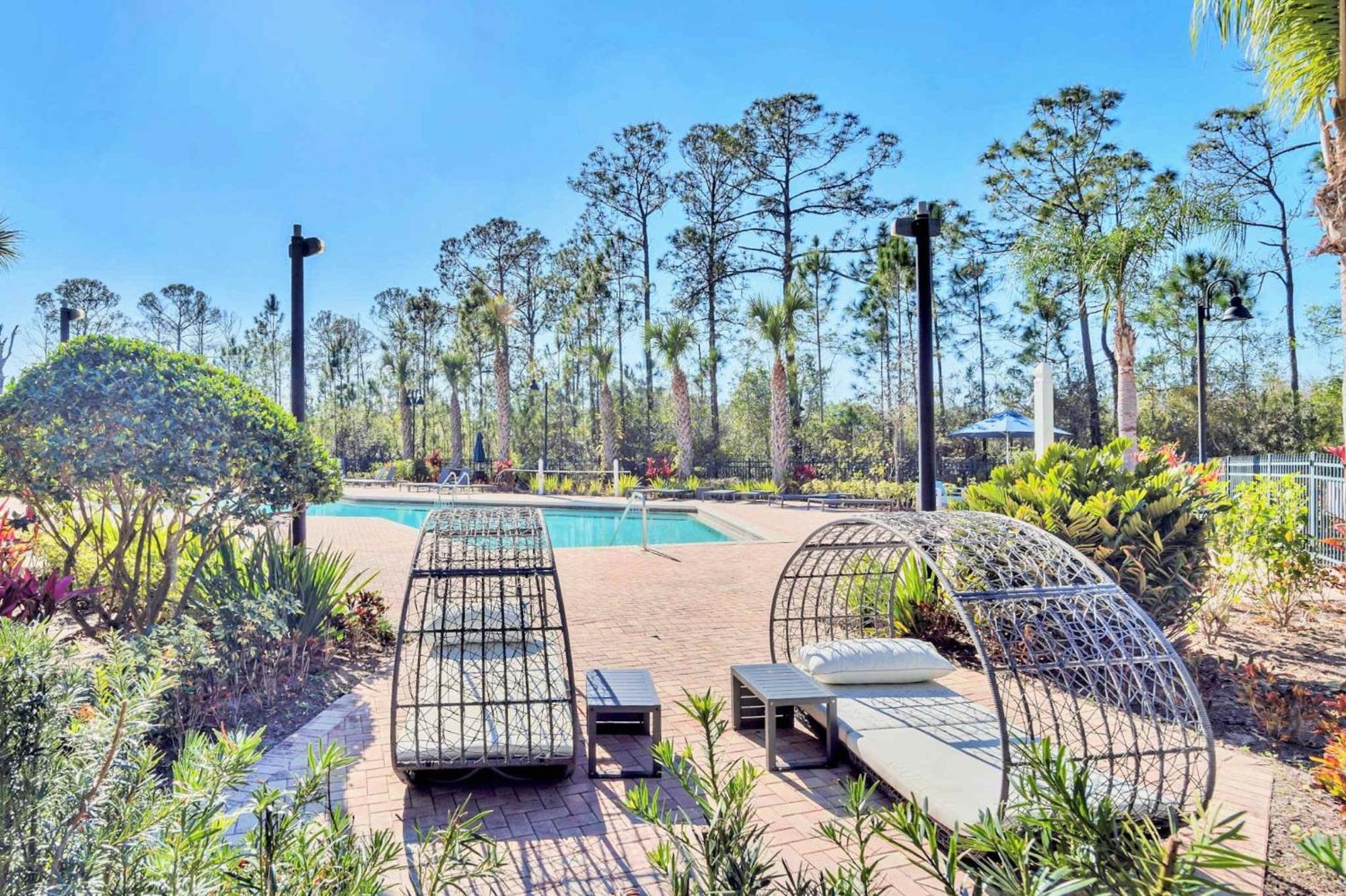 Upscale 3br W Pool And Hot Tub - Near Holiday home